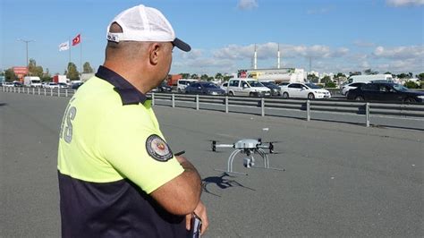 İ­s­t­a­n­b­u­l­­d­a­ ­T­r­a­f­i­k­ ­P­o­l­i­s­l­e­r­i­ ­D­r­o­n­e­ ­İ­l­e­ ­C­e­z­a­ ­K­e­s­m­e­y­e­ ­B­a­ş­l­a­d­ı­